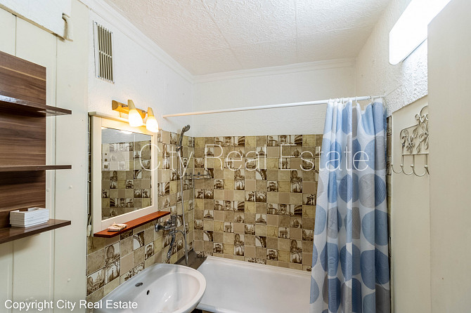 Фасадный дом, благоустроенная озеленённая территория, места для нескольких Рига - изображение 10