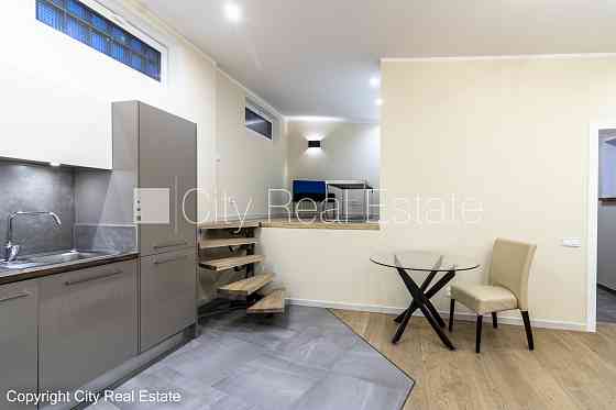 Фасадный дом, благоустроенная озеленённая территория, благоустроенный Rīga