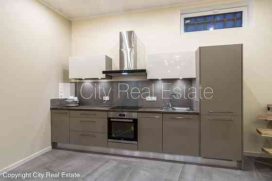 Фасадный дом, благоустроенная озеленённая территория, благоустроенный Rīga