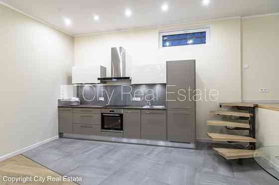 Фасадный дом, благоустроенная озеленённая территория, благоустроенный Rīga