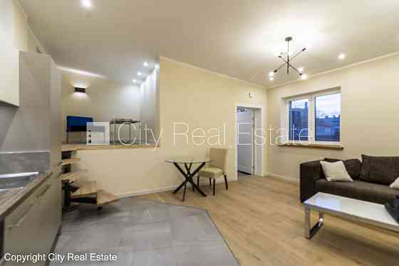 Фасадный дом, благоустроенная озеленённая территория, благоустроенный Rīga