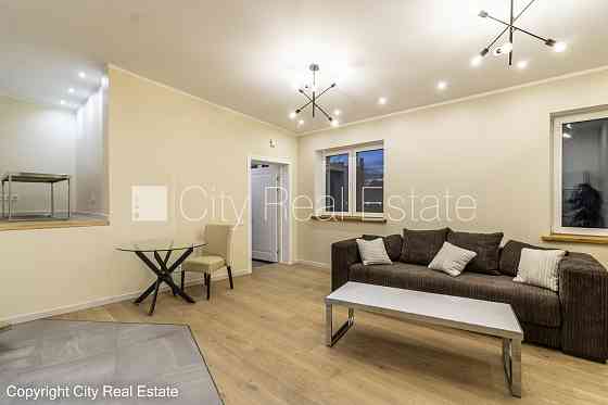 Фасадный дом, благоустроенная озеленённая территория, благоустроенный Rīga