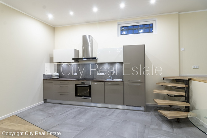 Fasādes māja, labiekārtota apzaļumota teritorija, labiekārtots apzaļumots pagalms, slēgts Rīga - foto 1