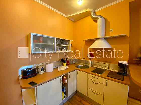 Реновированный дом, благоустроенная озеленённая территория, закрытый двор, Rīga