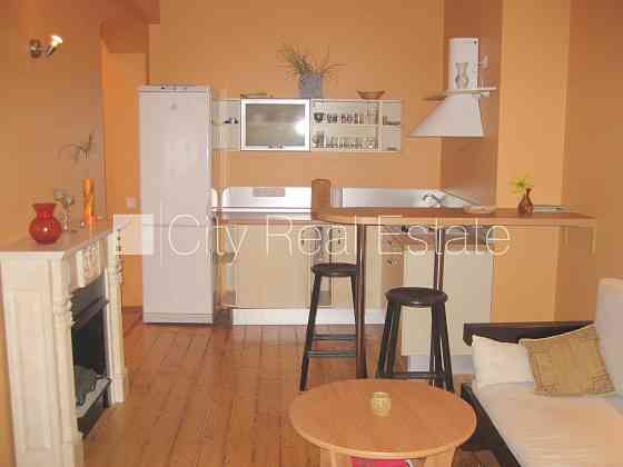 Реновированный дом, благоустроенная озеленённая территория, закрытый двор, Rīga