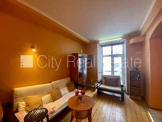 Реновированный дом, благоустроенная озеленённая территория, закрытый двор, Rīga