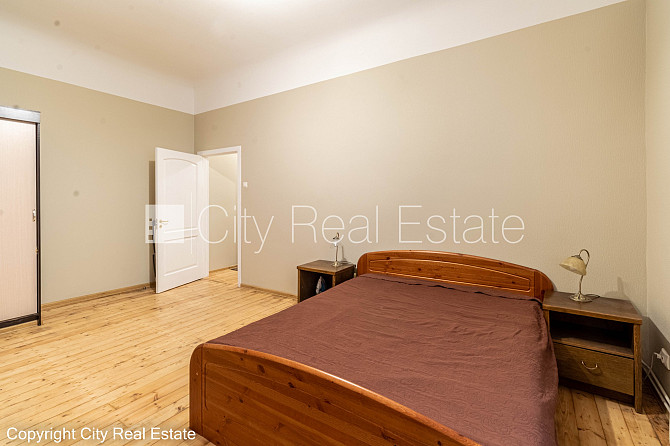 Дом во дворе, благоустроенный озеленённый двор, объект охраняет физическая Рига - изображение 8