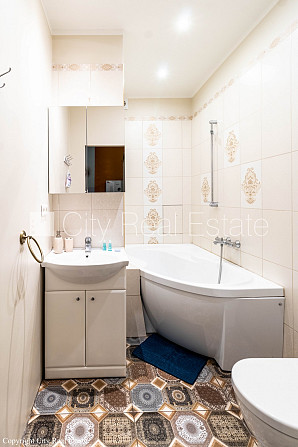 Здание во дворе, реновированный дом, благоустроенный озеленённый двор, закрытый Рига - изображение 17