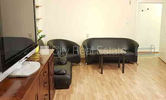 Дом во дворе, реновированный дом, закрытый двор, объект охраняет физическая Рига