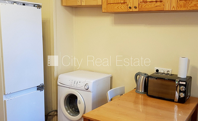 Дом во дворе, реновированный дом, закрытый двор, объект охраняет физическая Рига - изображение 14