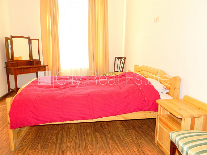 Дом во дворе, реновированный дом, во дворе детская игровая площадка, лифт, Рига - изображение 4