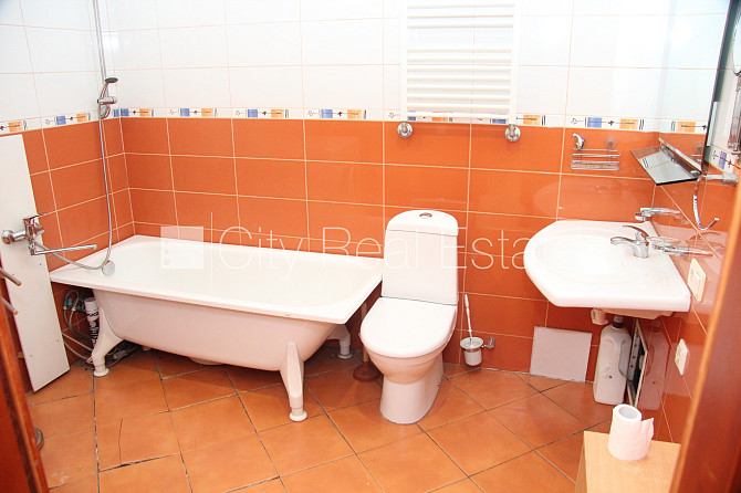 Здание во дворе, реновированный дом, благоустроенный озеленённый двор, закрытый Рига - изображение 15