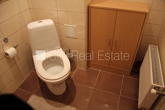 Здание во дворе, реновированный дом, благоустроенный озеленённый двор, закрытый Рига - изображение 18