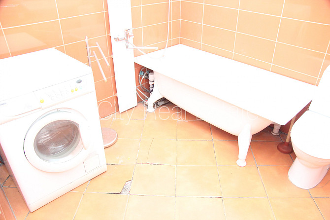 Здание во дворе, реновированный дом, благоустроенный озеленённый двор, закрытый Рига - изображение 16