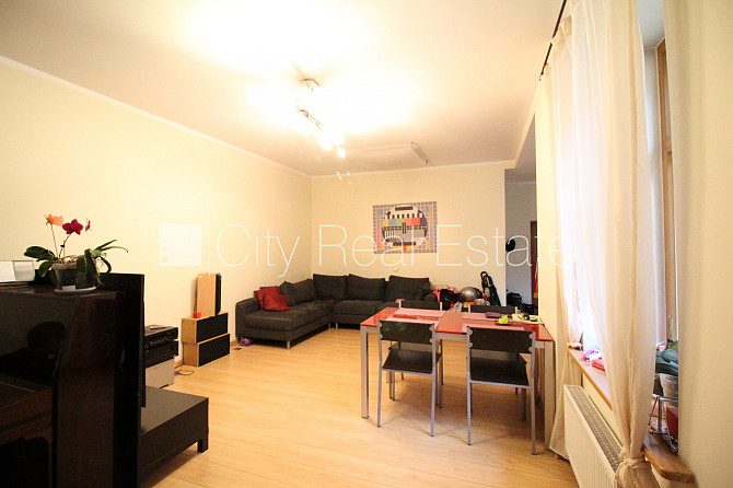 Здание во дворе, реновированный дом, благоустроенный озеленённый двор, закрытый Рига - изображение 5