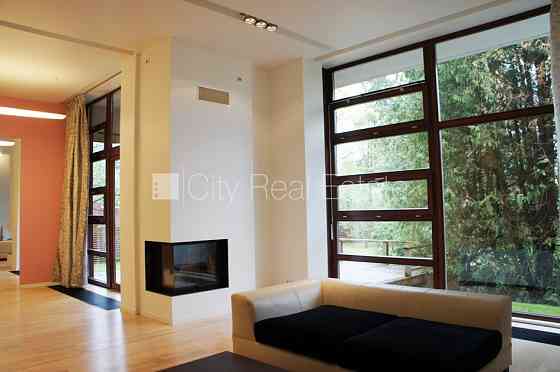 Таунхаус, благоустроенный озеленённый двор, территория обнесена забором, гараж Jūrmala