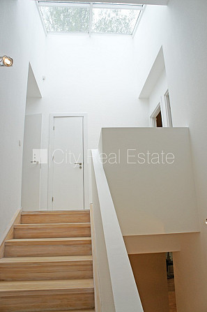 Таунхаус, благоустроенный озеленённый двор, территория обнесена забором, гараж Юрмала - изображение 13