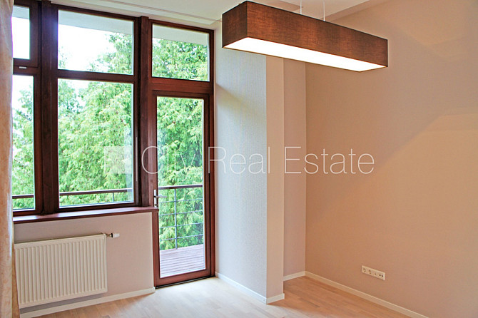 Таунхаус, благоустроенный озеленённый двор, территория обнесена забором, гараж Юрмала - изображение 12