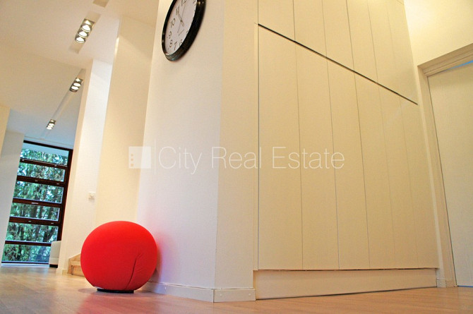 Таунхаус, благоустроенный озеленённый двор, территория обнесена забором, гараж Юрмала - изображение 20