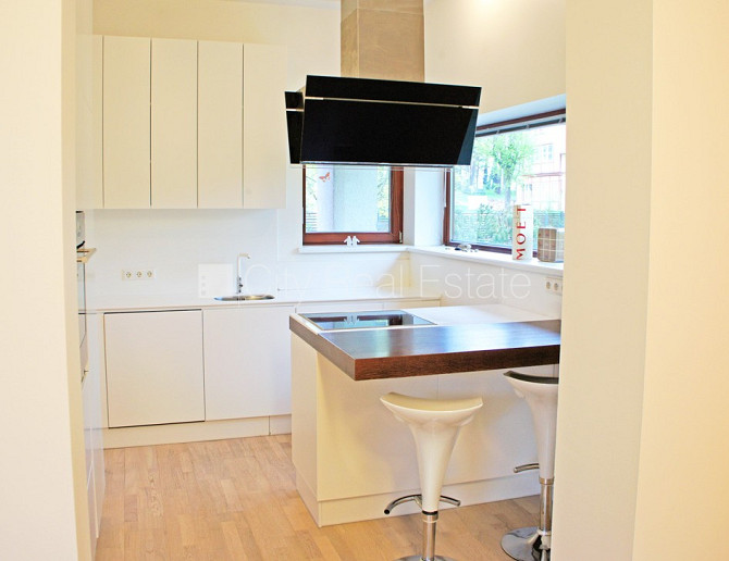 Таунхаус, благоустроенный озеленённый двор, территория обнесена забором, гараж Юрмала - изображение 6