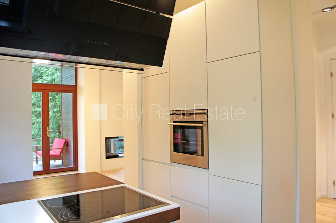 Таунхаус, благоустроенный озеленённый двор, территория обнесена забором, гараж Юрмала - изображение 7