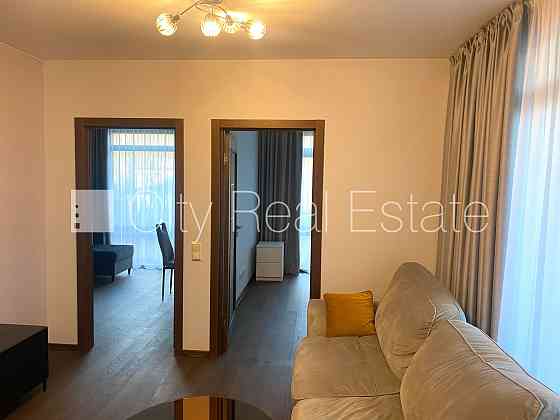 Благоустроенный озеленённый двор, закрытый двор, место для машины, терасса, Юрмала