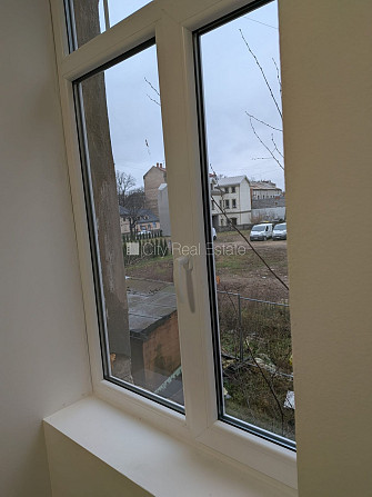 Дом во дворе, благоустроенная озеленённая территория, студио, кухня объединена с Рига - изображение 7