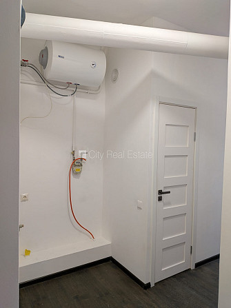 Дом во дворе, благоустроенная озеленённая территория, студио, кухня объединена с Рига - изображение 6