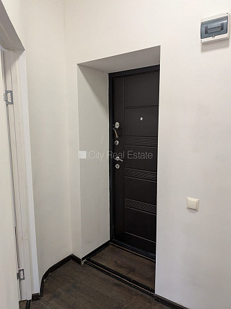 Дом во дворе, благоустроенная озеленённая территория, студио, кухня объединена с Рига - изображение 8