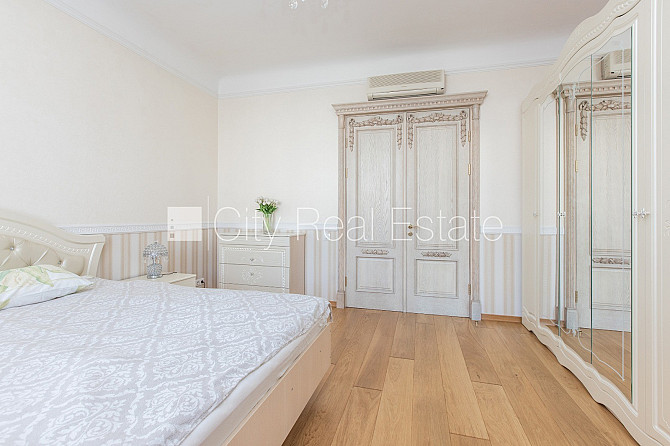 Fasādes māja, renovēta māja, vieta automašīnai, ieeja no ielas un pagalma, luksuss Rīga - foto 9