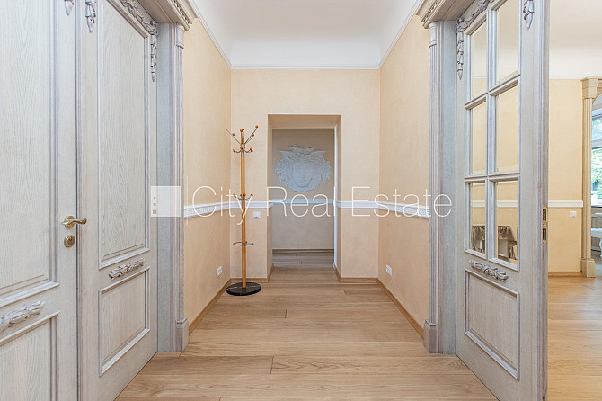 Fasādes māja, renovēta māja, vieta automašīnai, ieeja no ielas un pagalma, luksuss Rīga - foto 11