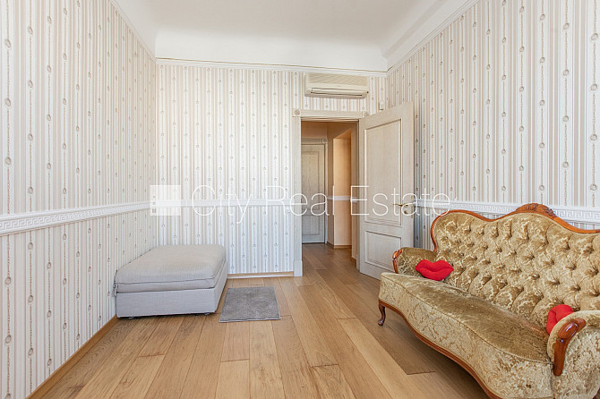 Fasādes māja, renovēta māja, vieta automašīnai, ieeja no ielas un pagalma, luksuss Rīga - foto 18