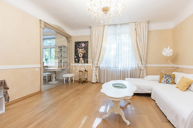 Fasādes māja, renovēta māja, vieta automašīnai, ieeja no ielas un pagalma, luksuss Rīga - foto 3