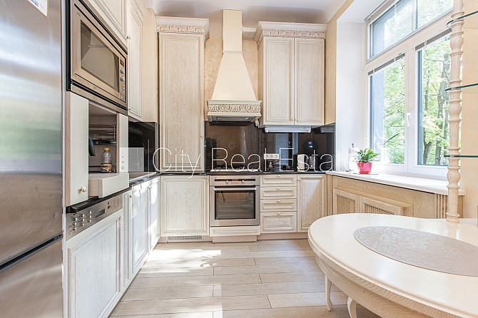 Fasādes māja, renovēta māja, vieta automašīnai, ieeja no ielas un pagalma, luksuss Rīga - foto 1