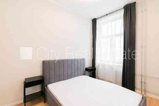 Фасадный дом, реновированный дом, возможность аренды парковки, вход с улицы, лифт, Рига