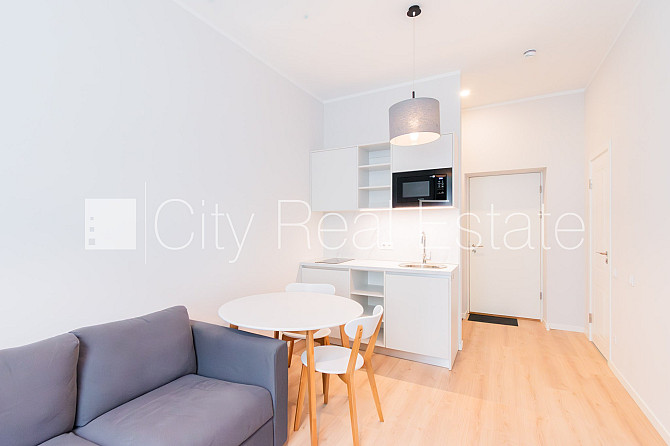 Fasādes māja, renovēta māja, iespēja nomāt autostāvvietu, ieeja no ielas, ir lifts, viena Rīga - foto 5