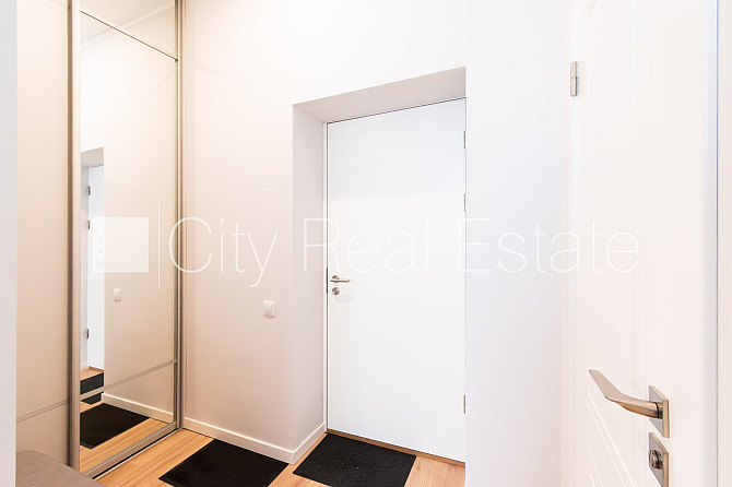 Fasādes māja, renovēta māja, iespēja nomāt autostāvvietu, ieeja no ielas, ir lifts, viena Rīga - foto 6