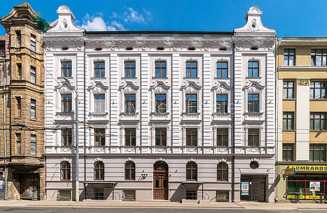 Fasādes māja, renovēta māja, iespēja nomāt autostāvvietu, ieeja no ielas, ir lifts, viena Rīga - foto 8