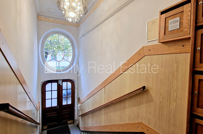 Фасадный дом, реновированный дом, вход с улицы, лифт, лестничная клетка после Рига - изображение 20