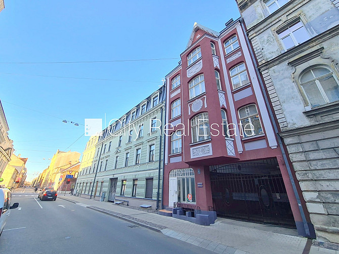 Фасадный дом, реновированный дом, закрытый двор, вход с улицы, лестничная клетка Рига - изображение 19