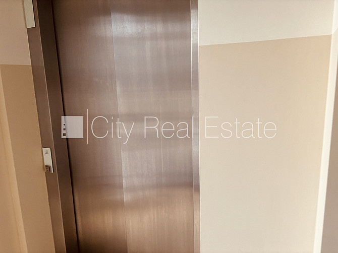 Реновированный дом, окна выходят во двор, гостиная, одно помещение проходное, Рига - изображение 12