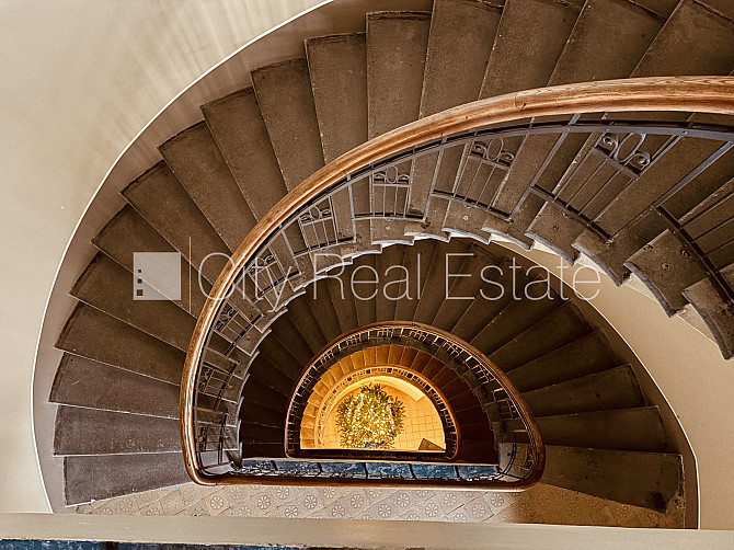 Реновированный дом, окна выходят во двор, гостиная, одно помещение проходное, Рига - изображение 11