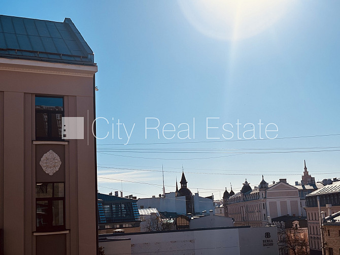 Fasādes māja, ieeja no ielas, ir lifts, kāpņu telpa pēc kapitālā remonta, balkons, istabas Rīga - foto 18