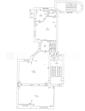 Fasādes māja, ieeja no ielas, ir lifts, kāpņu telpa pēc kapitālā remonta, balkons, istabas Rīga - foto 10