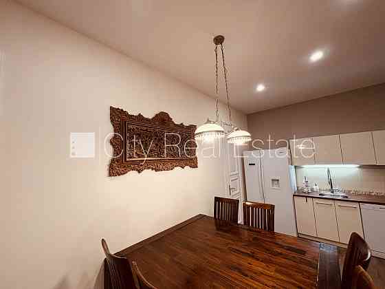 Фасадный дом, реновированный дом, возможность аренды парковки, вход с улицы, Рига