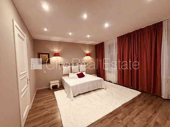 Фасадный дом, реновированный дом, возможность аренды парковки, вход с улицы, Рига