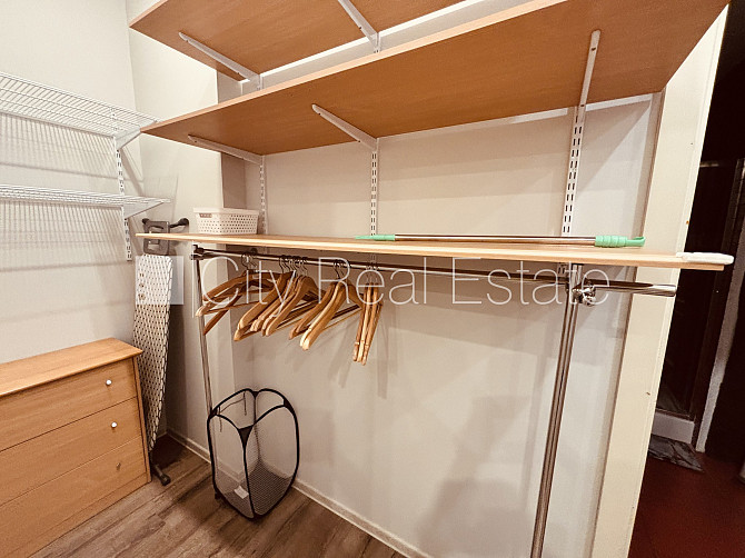 Фасадный дом, реновированный дом, возможность аренды парковки, вход с улицы, Рига - изображение 18