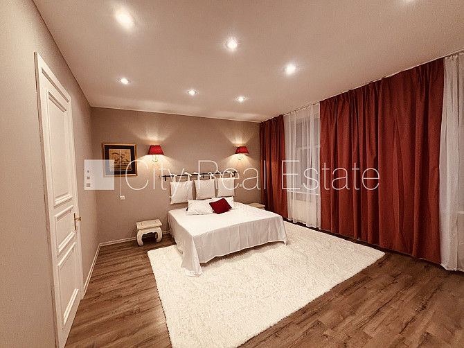 Фасадный дом, реновированный дом, возможность аренды парковки, вход с улицы, Рига - изображение 1