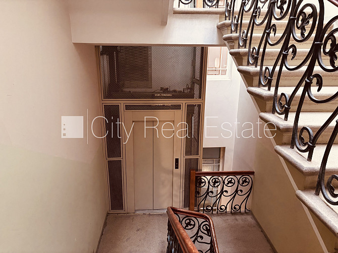 Фасадный дом, вход с улицы, лифт, лестничная клетка после капитального ремонта, Рига - изображение 20