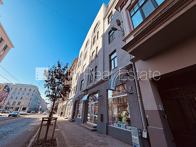 Фасадный дом, вход с улицы, лифт, лестничная клетка после капитального ремонта, Рига - изображение 17